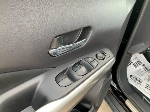 Used 2020 Nissan Kicks SR w/ SR Premium Package FWD image 18