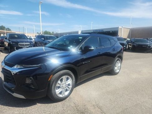 Used 2020 Chevrolet Blazer LT FWD image 2