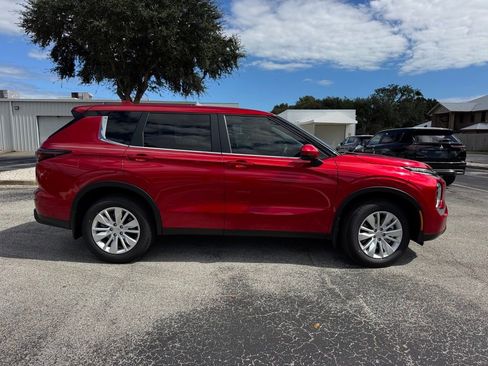 New 2025 Mitsubishi Outlander ES FWD image 9