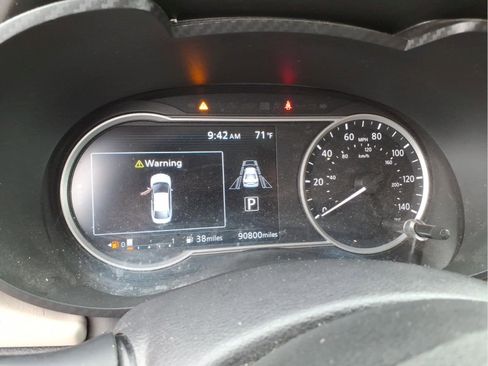 Used 2020 Nissan Versa SV FWD image 18