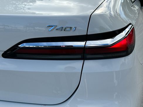 Used 2023 BMW 740i w/ Parking Assistance Package image 33