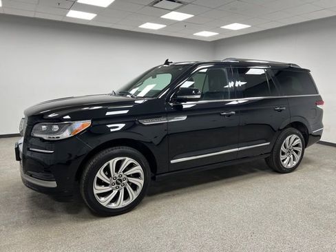 Used 2024 Lincoln Navigator Reserve image 5