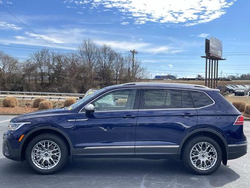 Used 2024 Volkswagen Tiguan SE image 4