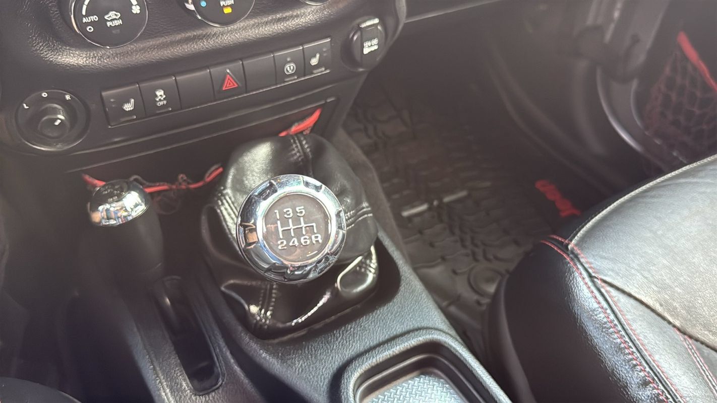 Used 2017 Jeep Wrangler Unlimited Rubicon AWD/4WD image 28