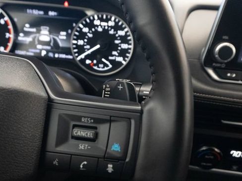 Used 2025 Nissan Rogue SV FWD image 14
