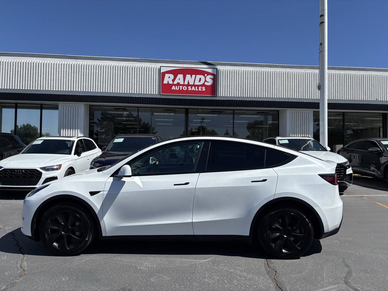 Used 2024 Tesla Model Y Long Range AWD/4WD image 16