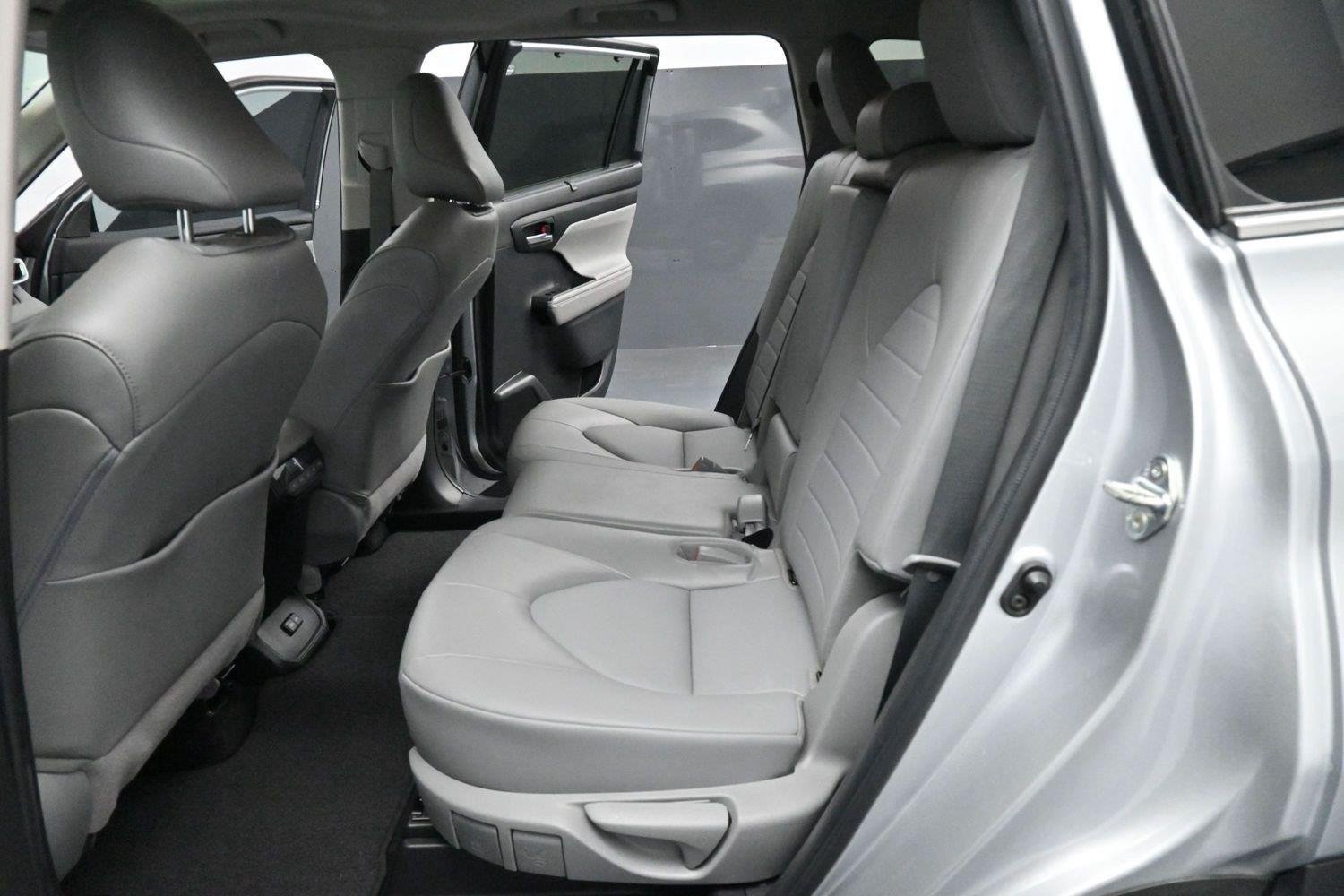 Used 2022 Toyota Highlander XLE FWD image 30
