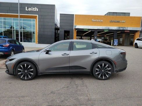 Used 2023 Toyota Crown Platinum image 2