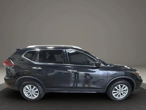 Used 2019 Nissan Rogue SV image 4