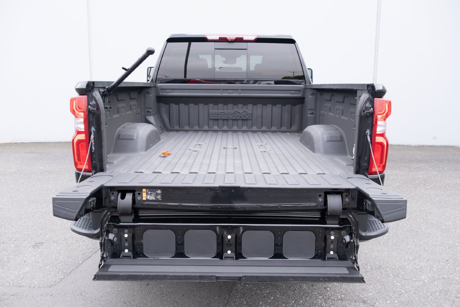 Used 2024 Chevrolet Silverado 3500 High Country w/ High Country Premium Package AWD/4WD image 28