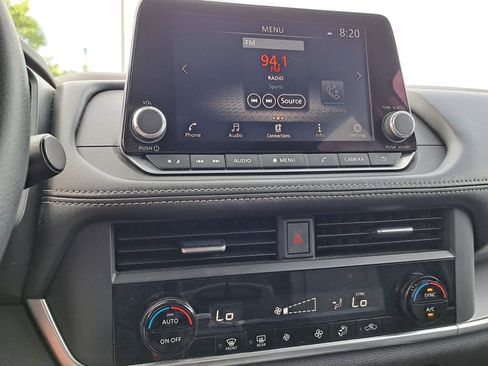 Used 2023 Nissan Rogue SV FWD image 10