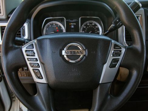 Used 2017 Nissan Titan SV RWD image 14