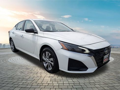 Certified 2025 Nissan Altima 2.5 S FWD image 2
