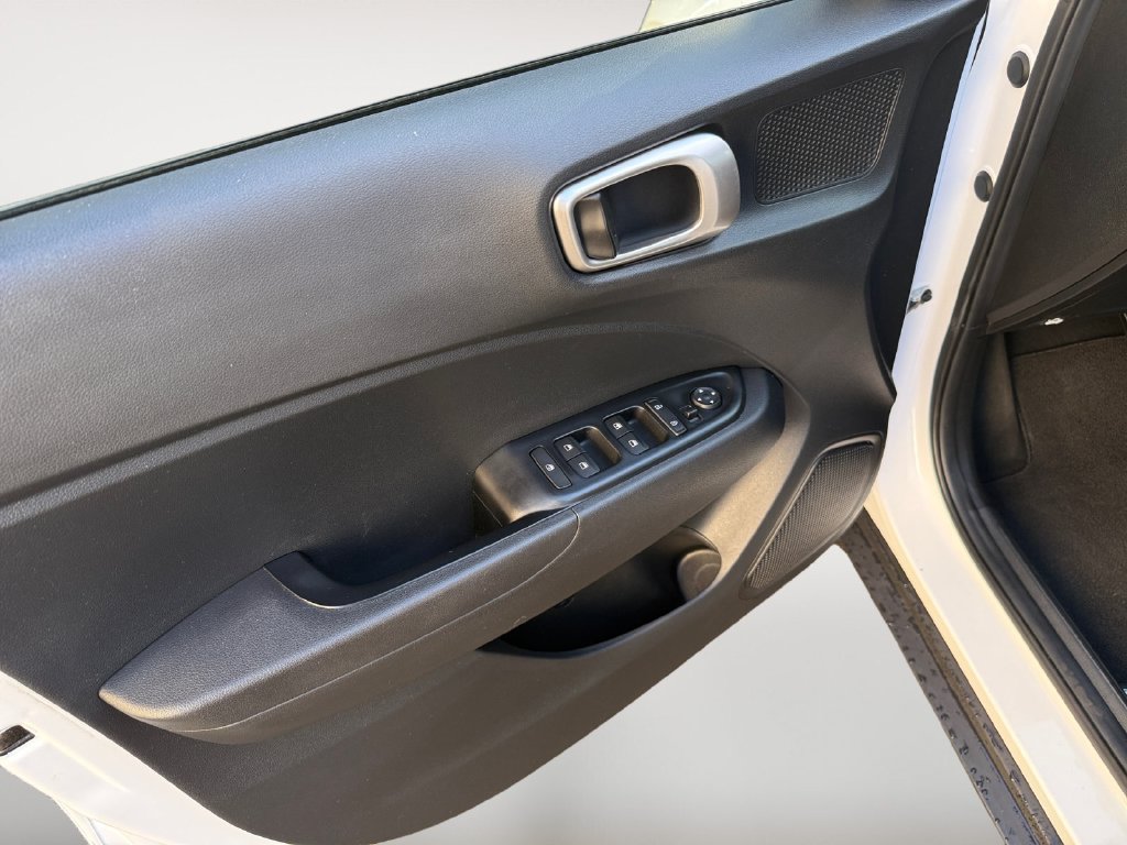 Used 2023 Hyundai Venue FWD image 10