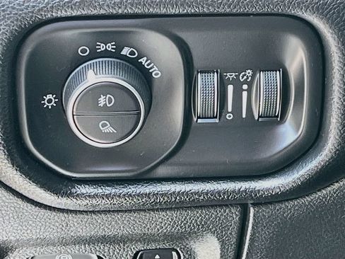 Used 2020 RAM 1500 Laramie AWD/4WD image 10