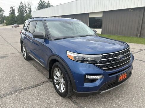 Used 2020 Ford Explorer XLT w/ Equipment Group 202A AWD/4WD image 3