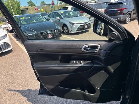 Used 2018 Jeep Grand Cherokee Altitude AWD/4WD image 35