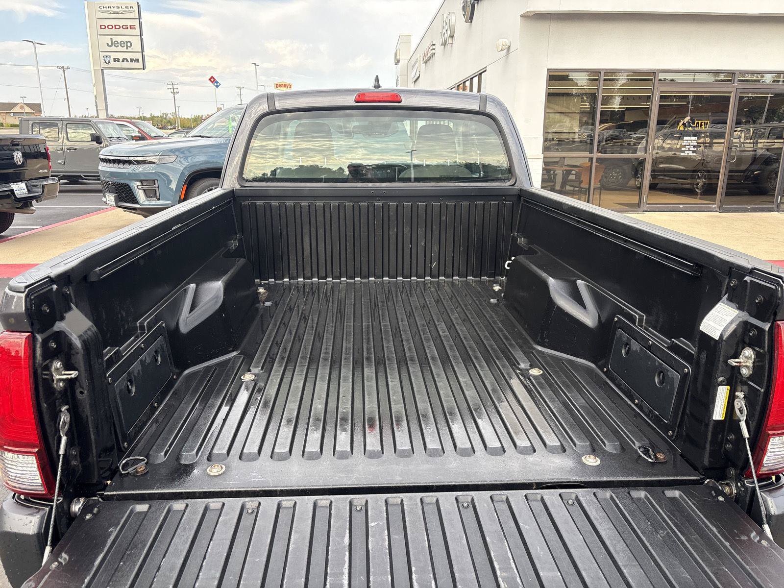 Used 2018 Toyota Tacoma SR AWD/4WD image 11