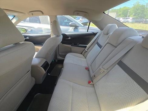 Used 2014 Toyota Camry L image 8