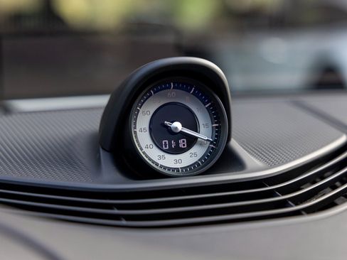 New 2026 Porsche Taycan 4S image 34