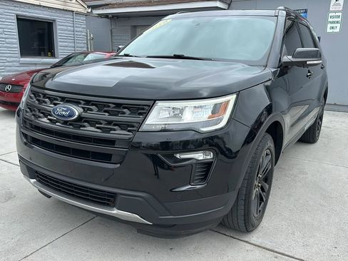 Used 2018 Ford Explorer XLT image 1