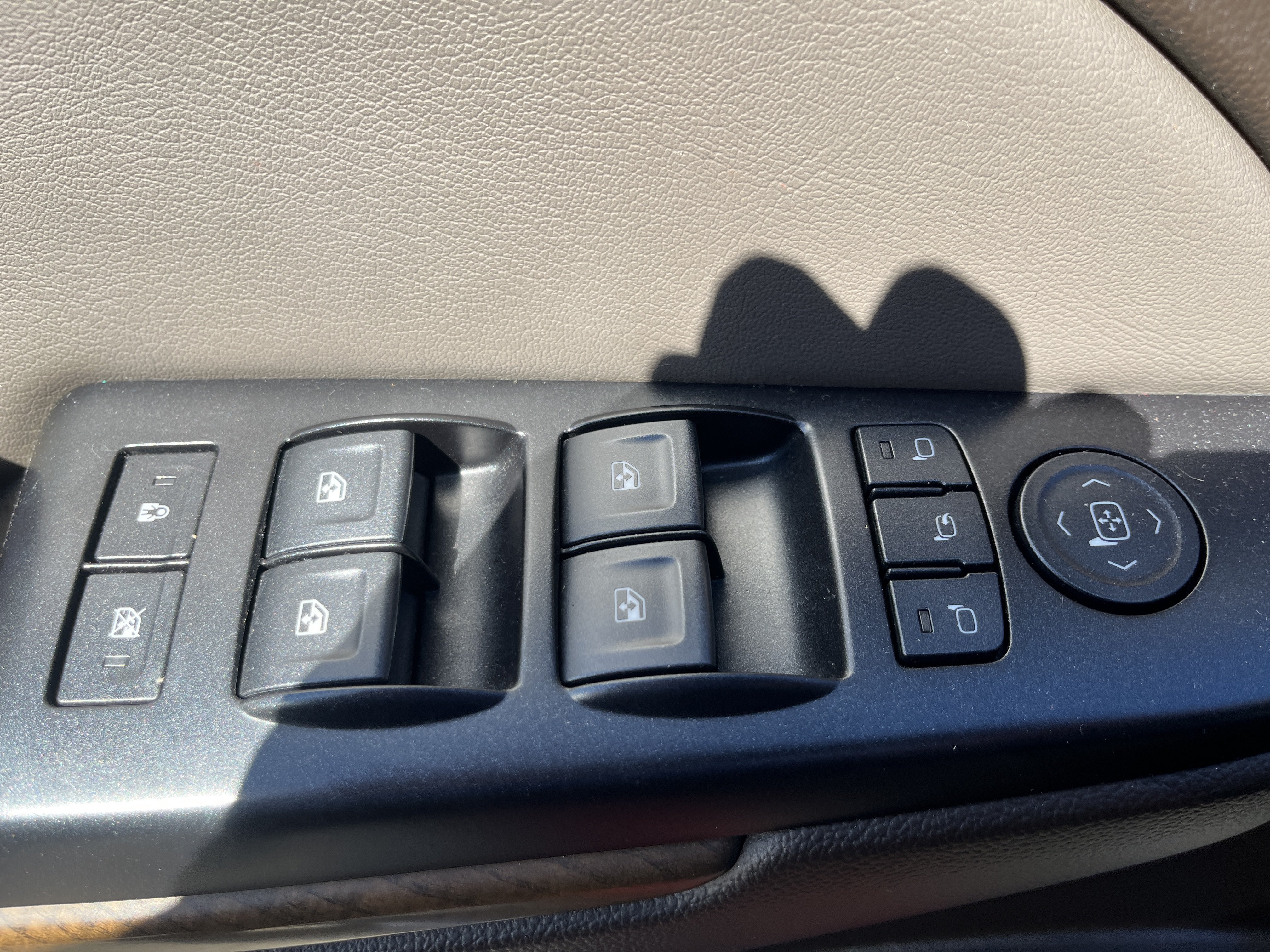 Used 2018 GMC Yukon Denali w/ Open Road Package AWD/4WD image 7