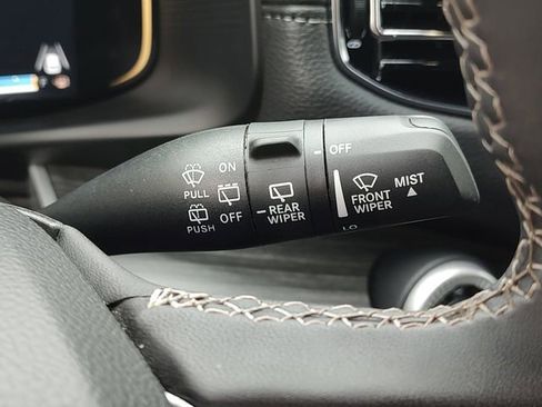 Certified 2024 Jeep Wagoneer L Series II RWD image 20