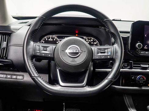 Used 2025 Nissan Pathfinder SV image 15