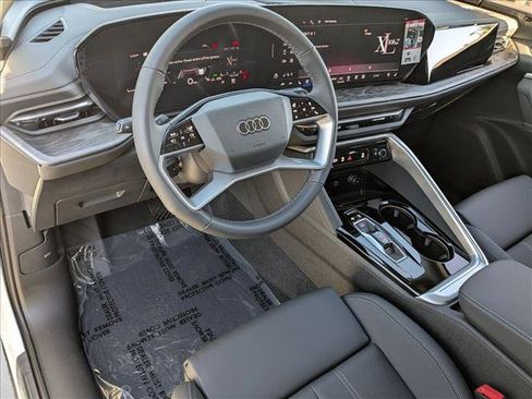 Used 2025 Audi Q5 Premium Plus w/ Premium Plus AWD/4WD image 3
