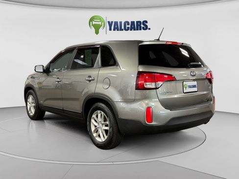 Used 2015 Kia Sorento LX AWD/4WD image 3