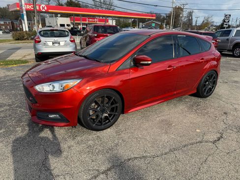 Used 2018 Ford Focus ST image 6