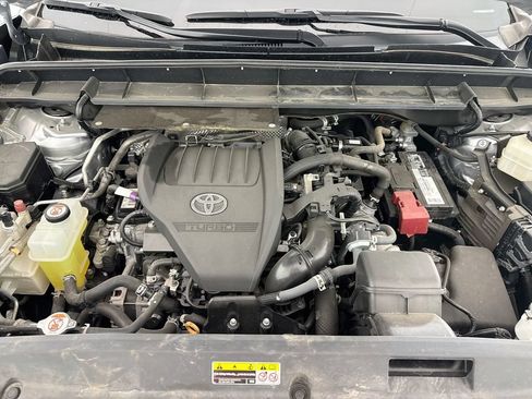 Used 2023 Toyota Highlander LE FWD image 29