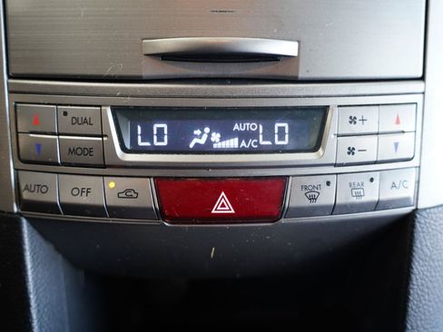 Used 2012 Subaru Outback 2.5i Limited w/ Moonroof Pkg AWD/4WD image 21