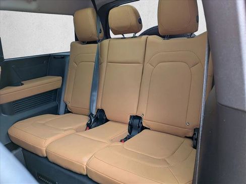 Used 2024 Land Rover Defender 130 S image 22