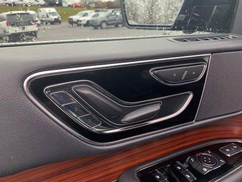 Used 2024 Lincoln Navigator Premiere image 10