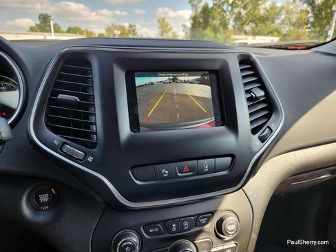 Used 2021 Jeep Cherokee Latitude Lux image 3