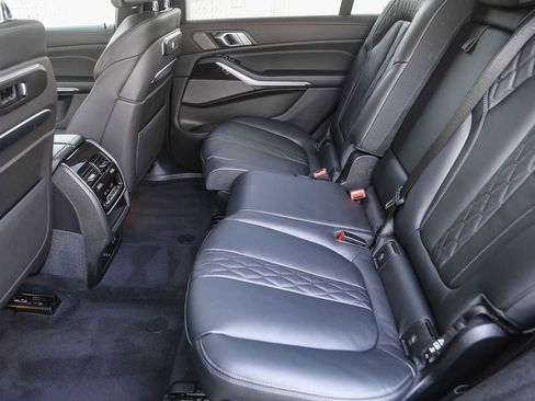 Used 2026 BMW X7 M60i w/ Climate Comfort Package image 15