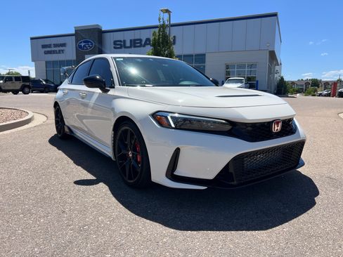 Used 2025 Honda Civic Type R image 8