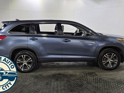 Used 2019 Toyota Highlander Plus AWD/4WD image 8