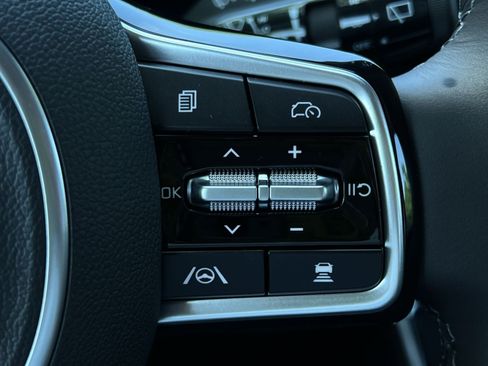 New 2026 Kia Carnival SX w/ SX Dark Edition Package FWD image 31