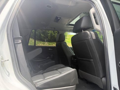 Used 2019 GMC Yukon SLT w/ Premium Edition AWD/4WD image 10