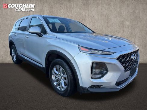 Used 2019 Hyundai Santa Fe SE image 1