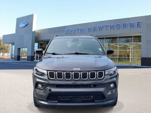Used 2024 Jeep Compass Latitude AWD/4WD image 2