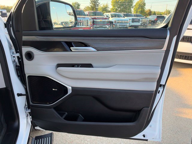 Used 2024 Jeep Wagoneer Series III w/ Premium Group I AWD/4WD image 27