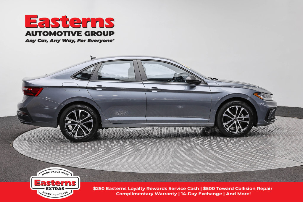 Used 2025 Volkswagen Jetta Sport FWD image 5