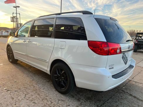 Used 2010 Toyota Sienna XLE image 6
