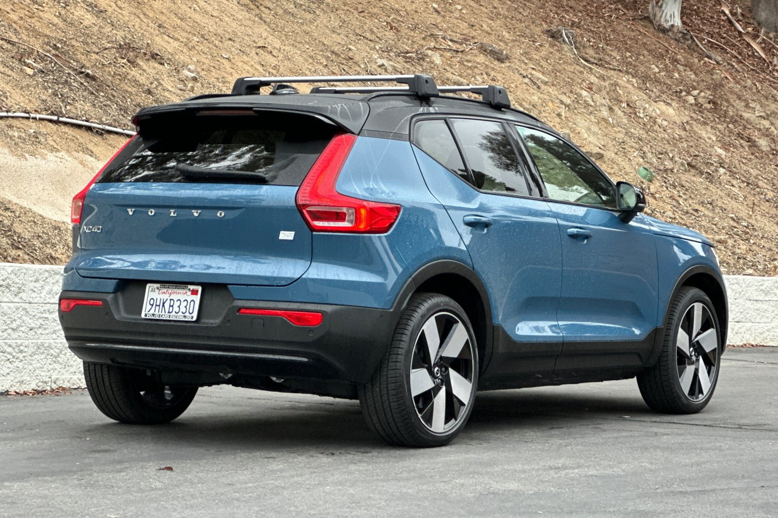 Certified 2023 Volvo XC40 Recharge Ultimate w/ Protection Package Premier AWD/4WD image 4