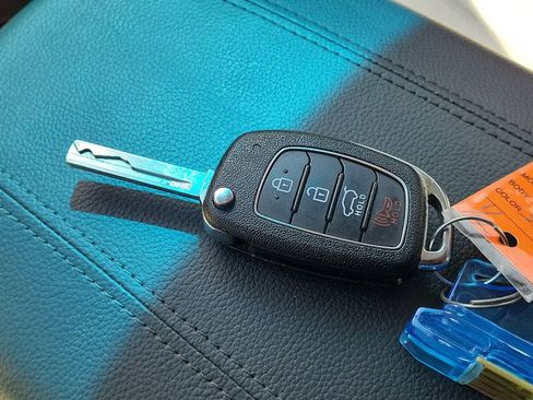 Used 2018 Hyundai Santa Fe Sport FWD image 32