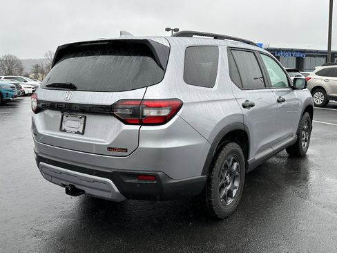 Used 2025 Honda Pilot TrailSport image 8