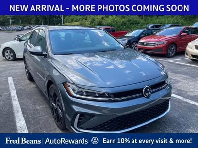 Used 2025 Volkswagen Jetta SE w/ Sunroof Package